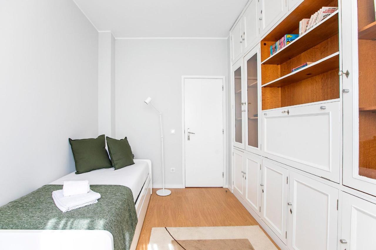 3br With Balcony And Free Parking By Lovelystay Oporto