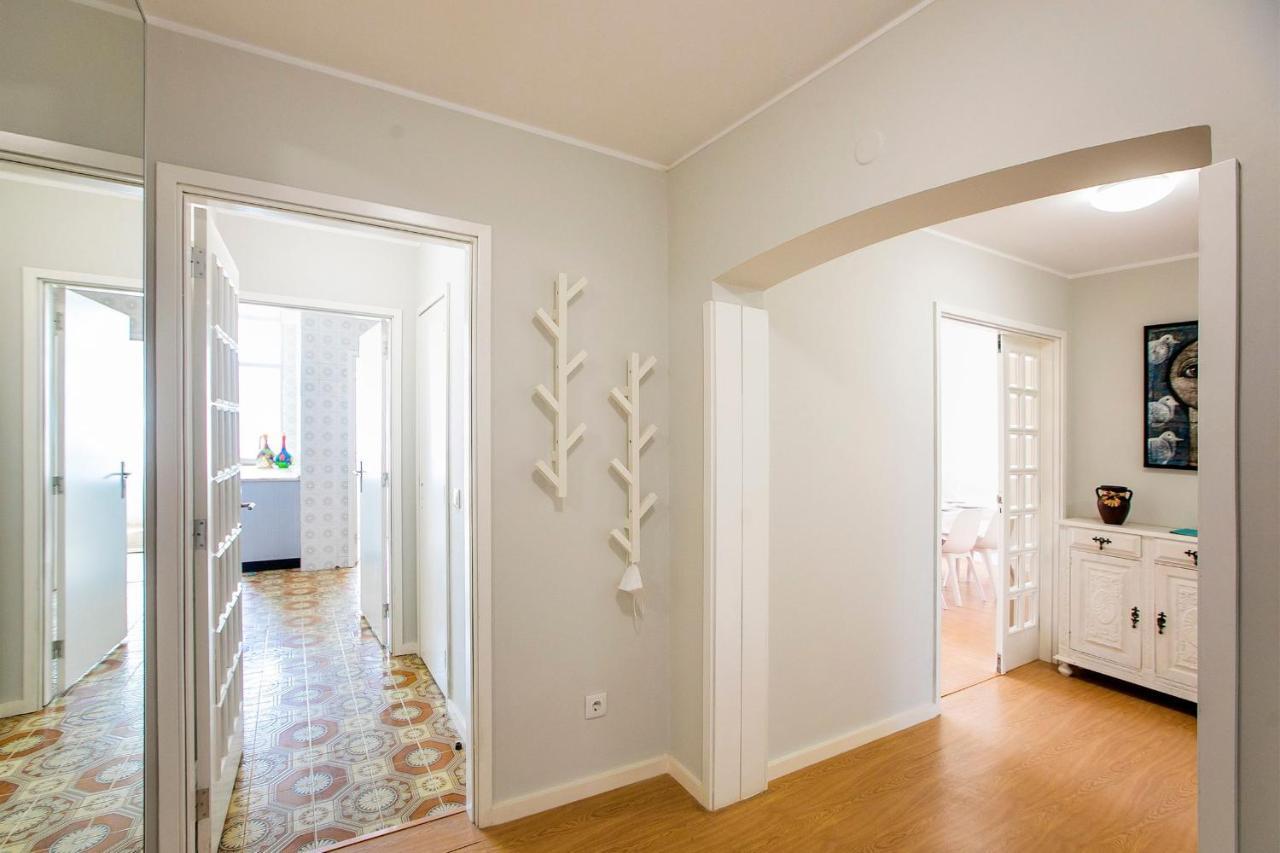 3br With Balcony And Free Parking By Lovelystay *