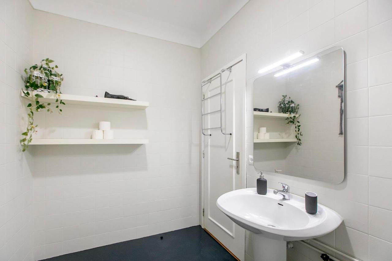 3br With Balcony And Free Parking By Lovelystay Oporto